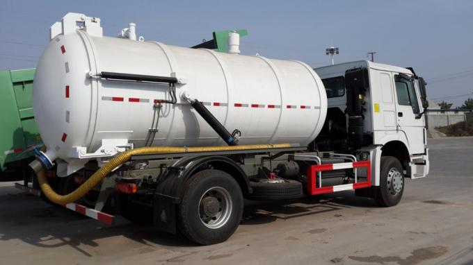 Το Sinotruk HOWO ανάβλυση 12m3/12000liter και κενό φορτηγό βυτιοφόρων αναρρόφησης λυμάτων, κενή αναρρόφηση λυμάτων συνδύασε την ανάβλυση