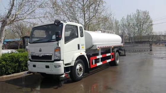 4x2 8 Cbm ελαφρύ Sinotruk HOWO φορτηγό δεξαμενών νερού για την πόλη Clearning και τις εγκαταστάσεις