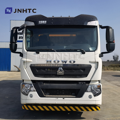 Ευφυές φορτηγό 4x2 ψεκαστήρων ασφάλτου HOWO A7 H5 8cbm Drive