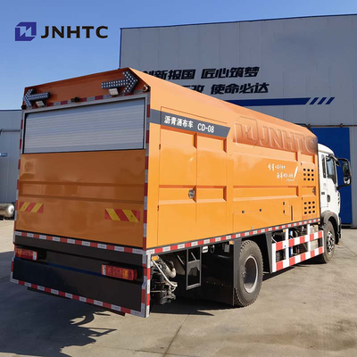 Ευφυές φορτηγό 4x2 ψεκαστήρων ασφάλτου HOWO A7 H5 8cbm Drive