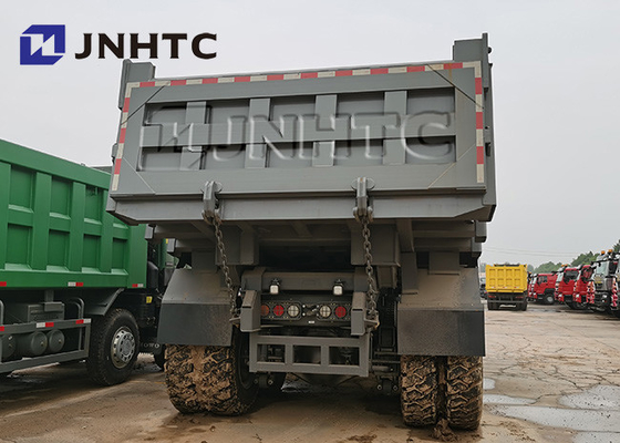 Φορτηγό απορρίψεων υπόγειας μεταλλείας Howo 6x4 Sinotruck 30cubic 70tons