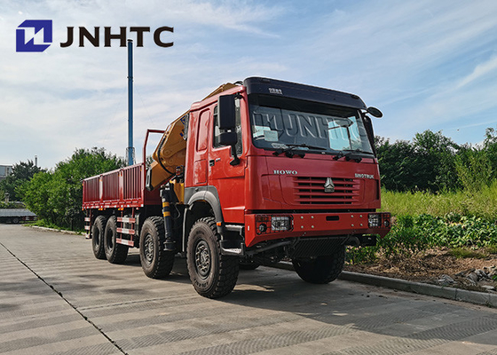 Sinotruck Howo 8x8 όλο το φορτηγό φορτίου Drive ροδών με τους γερανούς 30t 13t