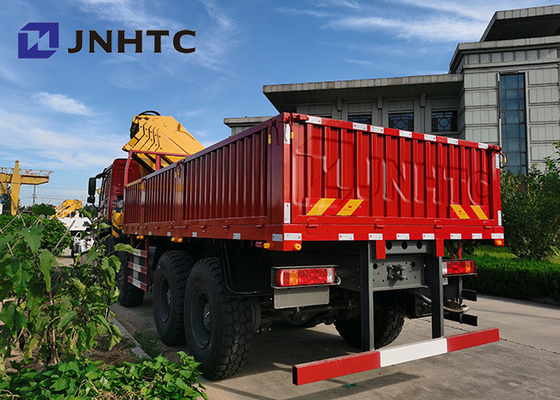 Sinotruck Howo 8x8 όλο το φορτηγό φορτίου Drive ροδών με τους γερανούς 30t 13t