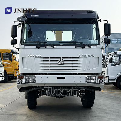 SINOTRUK HOWO Ντίζελ φορτηγό φορτηγό 4x4 6 τροχούς υπόστεγο με γερανό χαμηλή τιμή