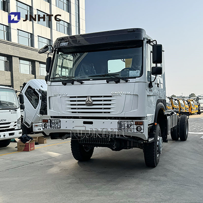 SINOTRUK HOWO Ντίζελ φορτηγό φορτηγό 4x4 6 τροχούς υπόστεγο με γερανό χαμηλή τιμή
