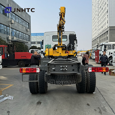 SINOTRUK HOWO Ντίζελ φορτηγό φορτηγό 4x4 6 τροχούς υπόστεγο με γερανό χαμηλή τιμή