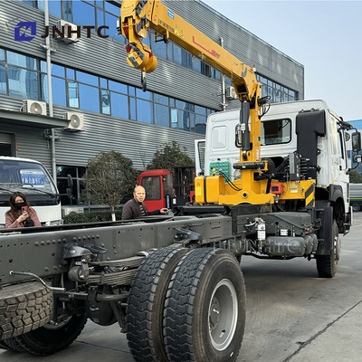 SINOTRUK HOWO Ντίζελ φορτηγό φορτηγό 4x4 6 τροχούς υπόστεγο με γερανό χαμηλή τιμή