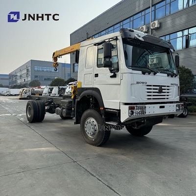 SINOTRUK HOWO Ντίζελ φορτηγό φορτηγό 4x4 6 τροχούς υπόστεγο με γερανό χαμηλή τιμή