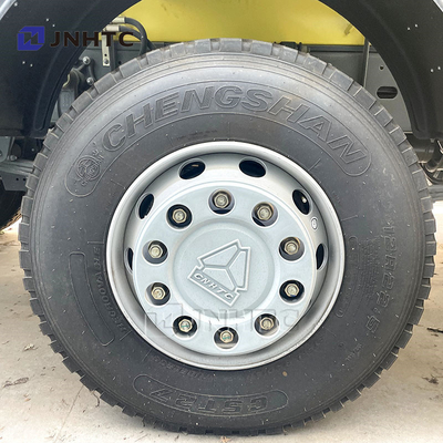 Τεχνικό φορτηγό δεξαμενών πετρελαίου Sinotruk Howo 8X4 400HP LHD Diesel Fuel Oil Refueling Tanker Παράδοση