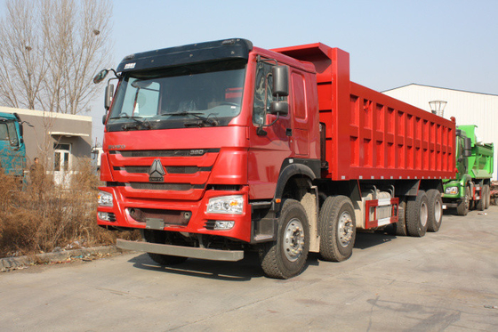 50T 12 ροδών κόκκινο φορτηγό απορρίψεων Sinotruk Howo 8x4 βαρέων καθηκόντων με την ικανότητα LHD 30M3
