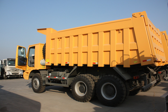 Tipper 70 Τ Sinotruk μεταλλείας απορρίψεων ροδών φορτηγών 6x4 30M3 10 για την εργασία ορυχείου