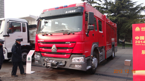 πυροσβεστικό όχημα διάσωσης 6m3 Sinotruk Howo με τον αφρό Tan δεξαμενών νερού και τη σκάλα