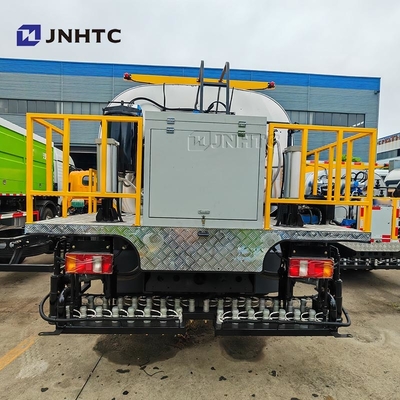 HOWO Ασφαλτοκηλίδωμα εξοπλισμός φορτηγά 4X2 160HP έξυπνη διαχέτρια βιδούλης για πώληση