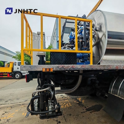 HOWO Ασφαλτοκηλίδωμα εξοπλισμός φορτηγά 4X2 160HP έξυπνη διαχέτρια βιδούλης για πώληση