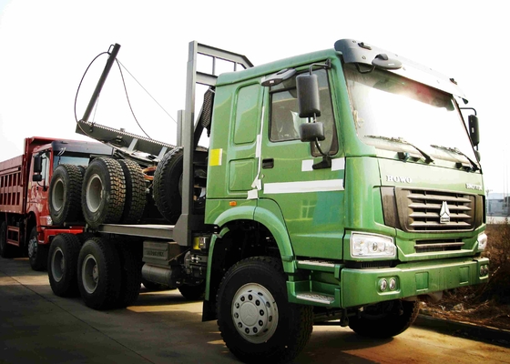Δεξί Drive εμπορικό σήμα Sinotruk Howo φορτηγών μεταφορέων κούτσουρων 6*6 400l με οποιοδήποτε χρώμα