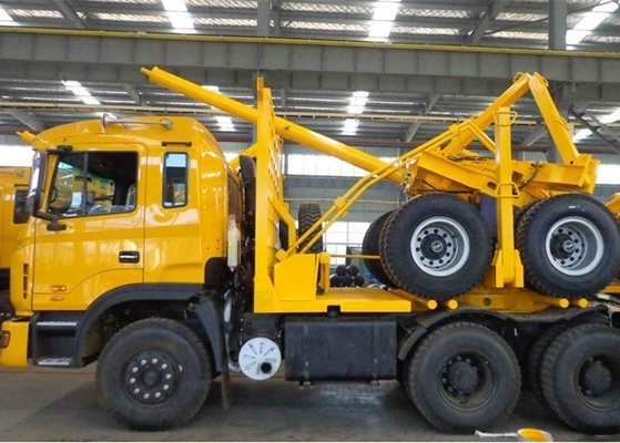 Δεξί Drive εμπορικό σήμα Sinotruk Howo φορτηγών μεταφορέων κούτσουρων 6*6 400l με οποιοδήποτε χρώμα
