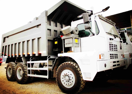 Το φορτηγό απορρίψεων μεταλλείας SINOTRUK HOWO 6*4 371HP 70 τόνοι φορτώνει για την επιχείρηση κατασκευής
