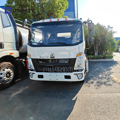 Sinotruk Howo 4x2 ελαφρύ καύσιμο πετρελαίου φορτηγό δεξαμενόπλοιου 4200 λίτρα πετρελαίου ντίζελ καύσιμα δεξαμενόπλοιου φορτηγά