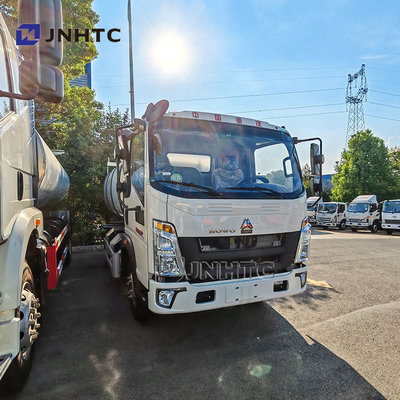 Sinotruk Howo 4x2 ελαφρύ καύσιμο πετρελαίου φορτηγό δεξαμενόπλοιου 4200 λίτρα πετρελαίου ντίζελ καύσιμα δεξαμενόπλοιου φορτηγά