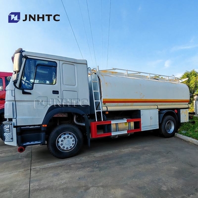 Τεχνουργήματα πετρελαϊκών δεξαμενών Howo 4X2 266HP 30000 λίτρα Μεταφορά καυσίμων Τεχνουργήματα δεξαμενών καυσίμων