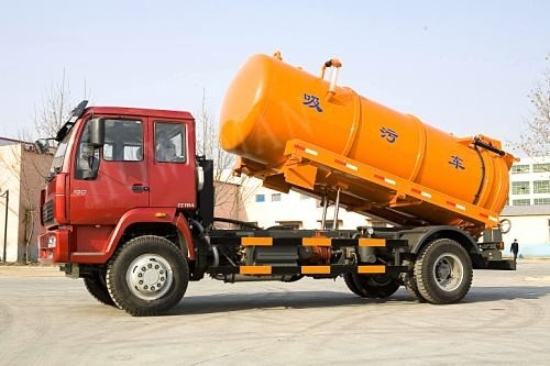 Κίτρινοι μπροστινοί άξονες φορτηγών HF7 αναρρόφησης υπονόμων diesel SINOTRUCK 6M3 χρώματος