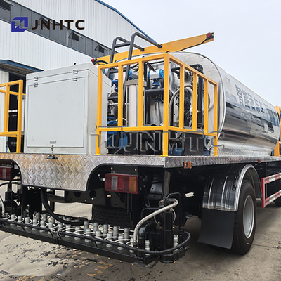 HOWO 6 τροχών Asphalt Bitumen διανομέας Bitumen Sprayer φορτηγό για πώληση