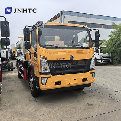 HOWO 6 τροχών Asphalt Bitumen διανομέας Bitumen Sprayer φορτηγό για πώληση