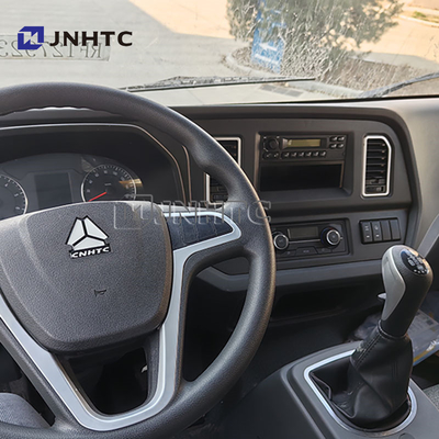 Howo Light Mini 4*4 6 Wheeler Double Row Cab φορτηγό με τηλεσκοπικούς γερανούς 8 τόνων Mounted Crane φορτηγό
