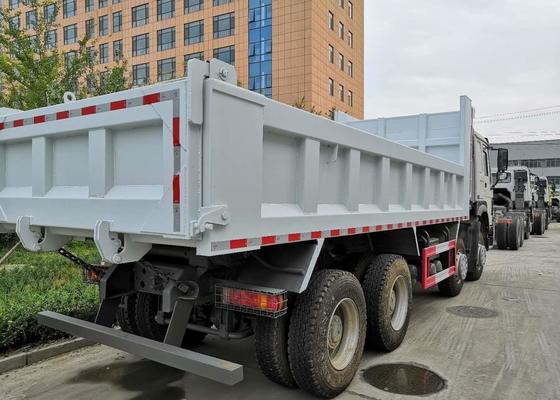 Βαρέων καθηκόντων 8 X 4 Tipper υλικό, φορτώνοντας φορτηγό απορρίψεων 50 τόνου φορτηγών Q345