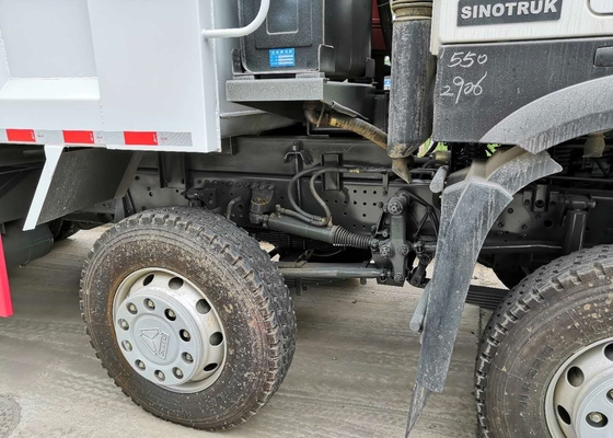 Βαρέων καθηκόντων 8 X 4 Tipper υλικό, φορτώνοντας φορτηγό απορρίψεων 50 τόνου φορτηγών Q345