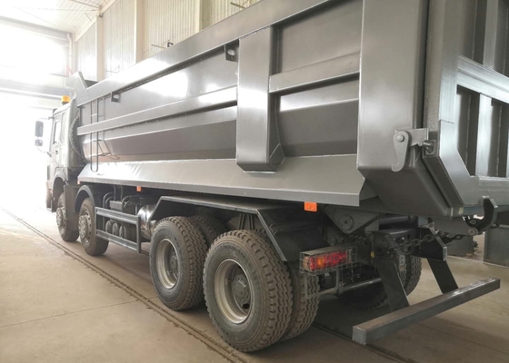 Ο ISO ΠΈΡΑΣΕ SINOTRUK HOWO 8x4 απορρίψεων φορτηγών κατασκευής το διεθνές απορρίψεων φορτηγό απορρίψεων φορτηγών οπίσθιο