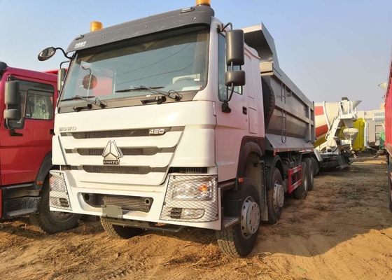 8x4 Drive φορτηγό απορρίψεων 40 τόνου βαρέων καθηκόντων Howo 12 ρόδα για το κυβικό άσπρο χρώμα φορτίου 30