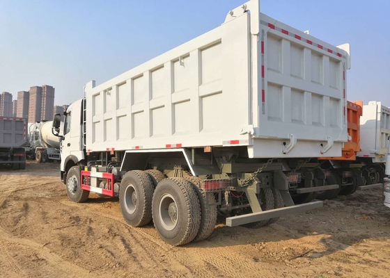 Άσπρο Tipper Howo 6x4 φορτηγό 3 αξόνων απορρίψεων τόνοι φόρτωσης φορτηγών βαρέων καθηκόντων 30