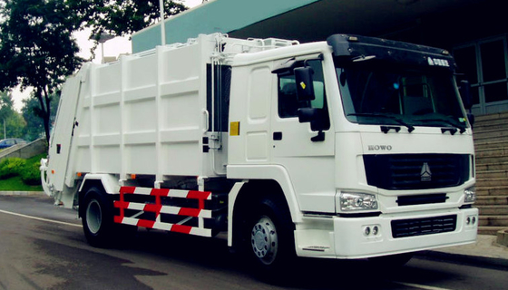 Άσπρος όγκος φορτηγών SINOTRUK HOWO 4x2 6000L συμπιεστών απορριμάτων χρώματος 12m3