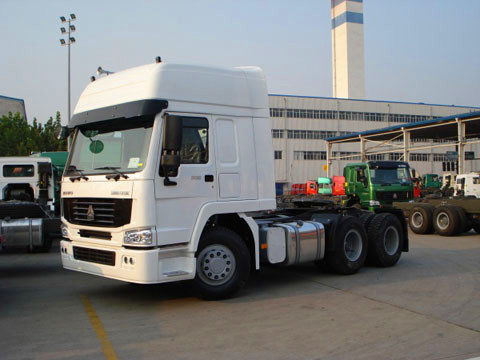 HW79 υψηλή καμπίνα Sinotruk Howo7 πρωταρχικό - φορτηγό μετακινούμενων για την ικανότητα ρυμούλκησης 40-50T