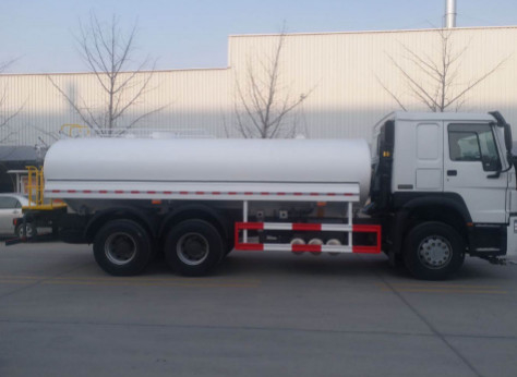Φορτηγό ψεκασμού νερού Howo 4x2 6x4 10000L Sinotruk