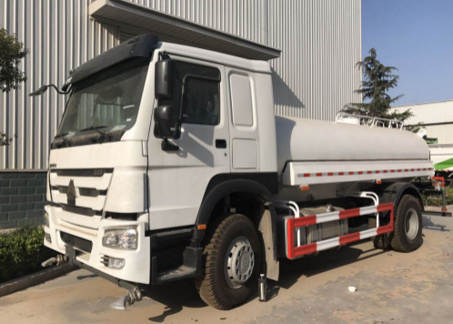 Φορτηγό ψεκασμού νερού Howo 4x2 6x4 10000L Sinotruk