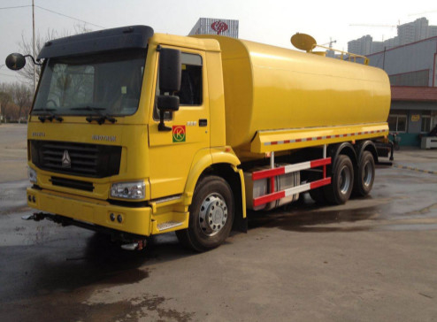 φορτηγό δεξαμενών νερού 30000L Sinotruk Howo7 με το σύστημα ψεκασμού