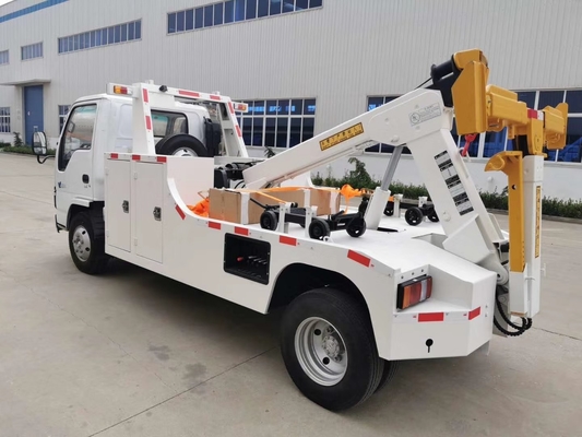 ISUZU 5 ελαφριών Wrecker τόνοι φορτηγών ρυμούλκησης για την οδική διάσωση πόλεων με τη χειρωνακτική αποδοτικότητα λειτουργίας κιβωτίων ταχυτήτων υψηλή
