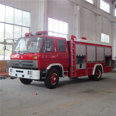 Κόκκινο φορτηγό προσβολής του πυρός 140KW 5000L Dongfeng 4*2