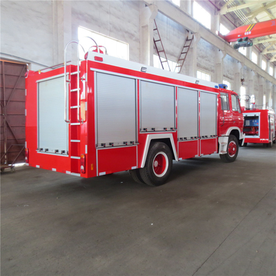 Κόκκινο φορτηγό προσβολής του πυρός 140KW 5000L Dongfeng 4*2