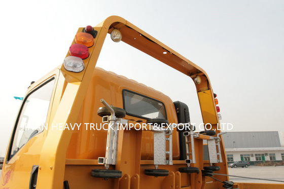 SINOTRUK HOWO ελαφριές ρόδες φορτηγών 4x2 6 Wrecker καθήκοντος επίπεδης βάσης