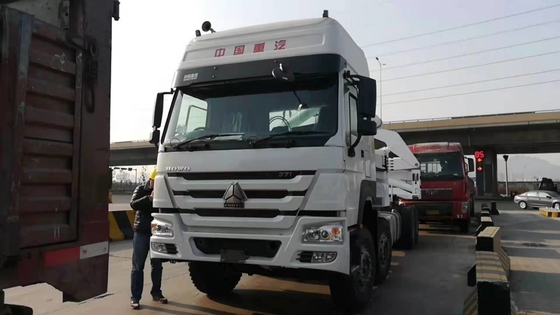 Το φορτηγό Howo 8x4 Sinotruk τοποθέτησε το γερανό με το δευτερεύοντα γερανό Mqh37a ανελκυστήρων Xcmg 37t
