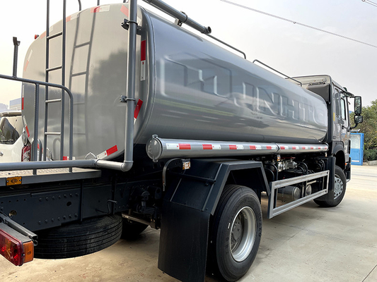 Sinotruk Howo 6 πετρελαιοφόρο 10000L Howo φορτηγών βυτιοφόρων καυσίμων πολυασχόλων 4*2