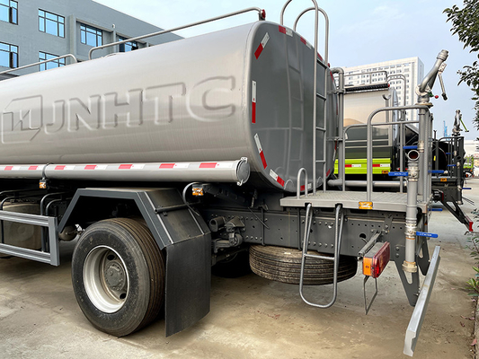Sinotruk Howo 6 πετρελαιοφόρο 10000L Howo φορτηγών βυτιοφόρων καυσίμων πολυασχόλων 4*2