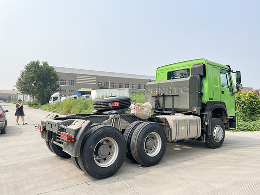 Το Euro2 sinotruk Howo 10 κυλά πρωταρχικό - φορτηγό τρακτέρ φορτηγών 371Hp μετακινούμενων 50 τόνος