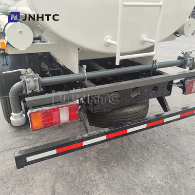 Sinotruk δεξί Drive φορτηγών 4x2 νερού Howo διεθνές